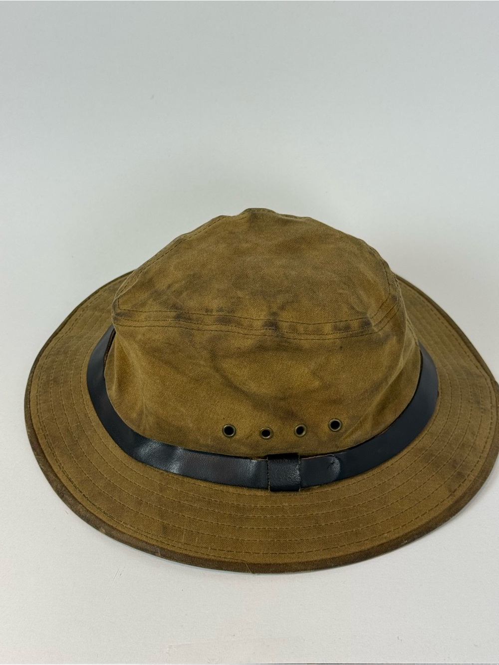 Filson Waxed cotton tin clothes packet hat size medium distressed.
